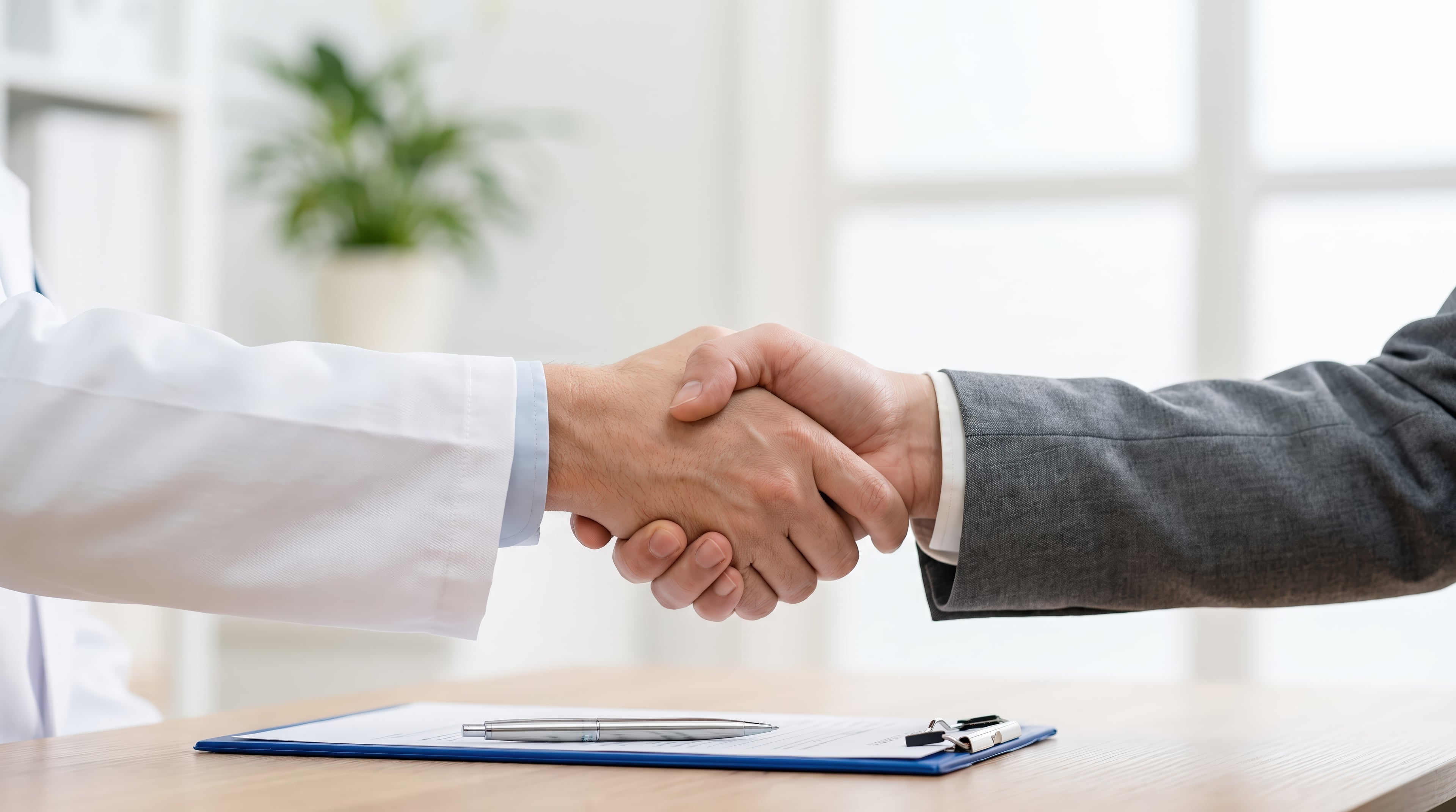 Consulente Sky Medicale illustra gli adempimenti a un titolare di studio
